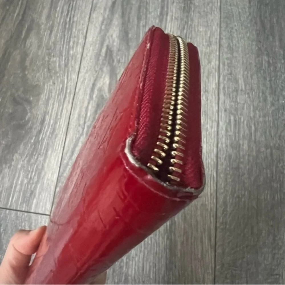 Authenticated Used Louis Vuitton Zippy Wallet  Monogram Vernis Pomme d'Amour Red - Picture 16 of 16